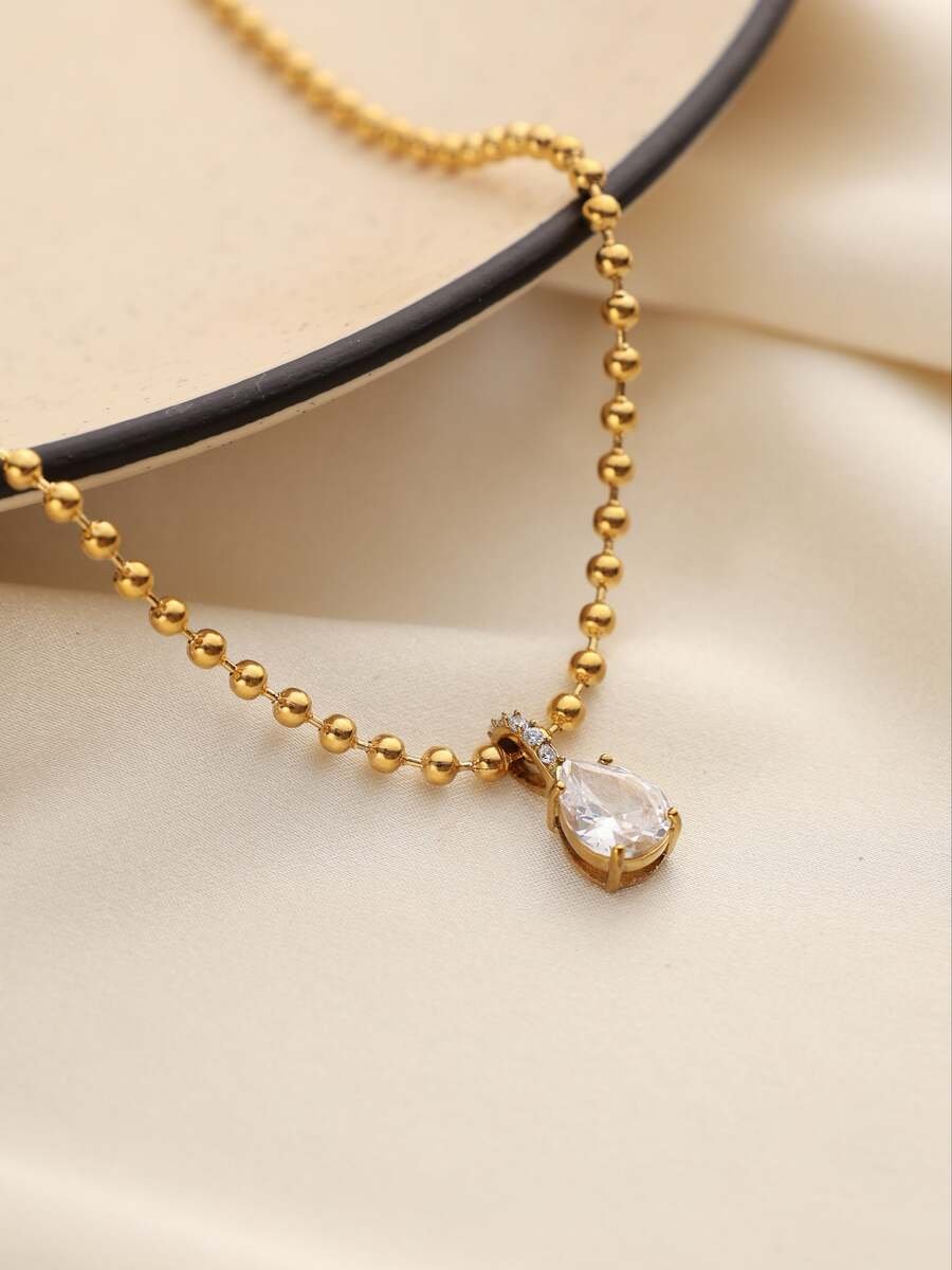 Necklace styling